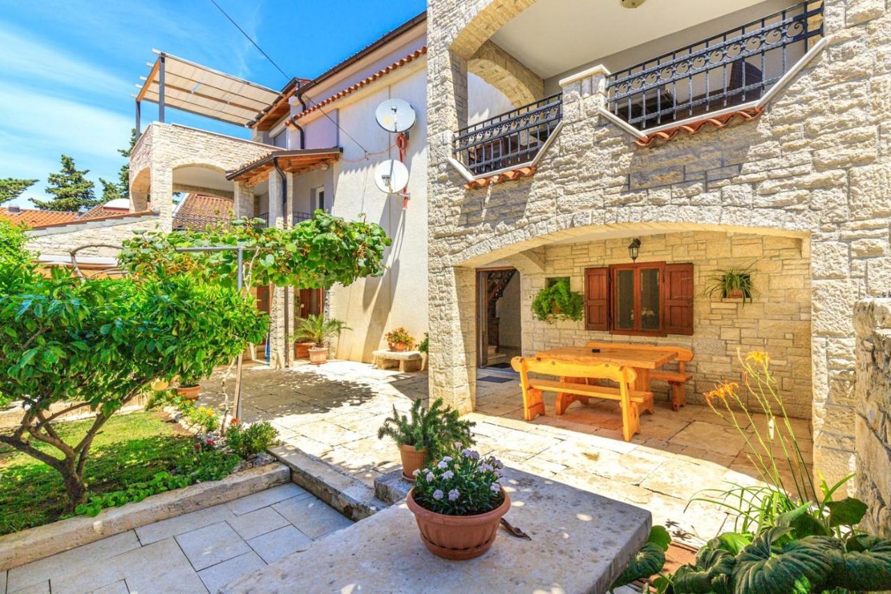 Apartments Mirjana Medulin Luaran gambar