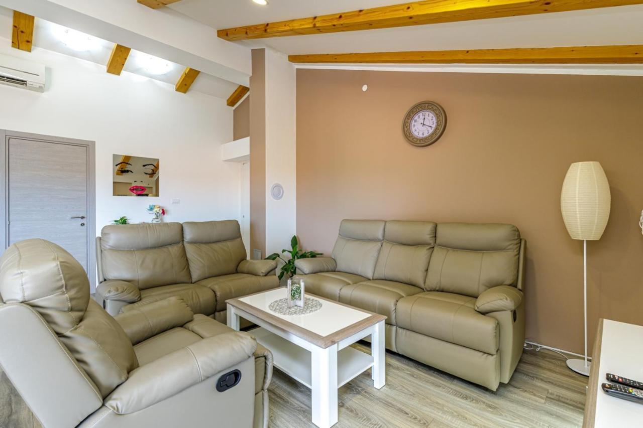 Apartments Mirjana Medulin Luaran gambar